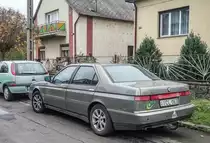 Rückansicht> Alfa-Romeo 164. Die Aufnahme stammt von November 2020