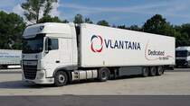 =DAF XF transportiert einen Auflieger der Spedition VLANTANA, 06-2021