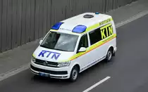 KTN Krankentransport Nord GmbH aus Berlin mit einem VW T 6 Krankentransportfahrzeug am 26.04.21 Berliner Stadtautobahn Höhe Knobelsdorffbrücke.