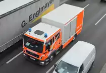 Ein MAN Typ? Gerätewagen Sanität (GW SAN), ein Einsatzfahrzeug für Einsatzlagen mit einem Massenanfall von Verletzten (MANV-Lage) der Berliner Feuerwehr am 26.04.21 Berliner Stadtautobahn Höhe Knobelsdorffbrücke. 