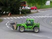 MERLO,Turbofarmer P34  am Weg zum Lagerhaus in Ried; 090422