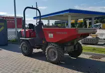 =Neuson 3001 steht im Juli 2021 auf einer Baustelle in Fulda