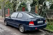 Rückansicht: Hyundai Accent Mk2 aus 2002, fotografiert in November 2020