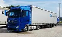 =MB Actros-Sattelzug der Spedition VIPARD pausiert auf dem Rasthof Fulda-Nord, 06-2021