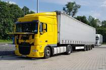 =DAF 105 460-Sattelzug steht auf dem Rasthof Fulda-Nord, 06-2021