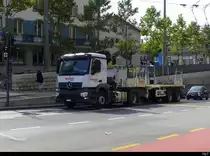 Mercedes Sattelschlepper unterwegs in Winterthur am 22.09.2021