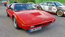 BMW M1. 6-Zylinder-Reihenmotor mit 3500ccm und 277PS (204kW). Vmax 265km/h. Foto: AVUS 100, 24.09.2021