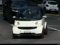 Weisser Smart unterwegs in Lausanne am 21.09.2021