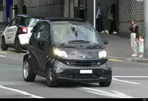 Schwarzer Smart unterwegs in Lausanne am 21.09.2021
