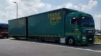 =MAN TGX-Hängerzug von TRANS CARGO während der Fahrerpause an der A 3, 06-2021