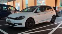 =VW Golf VII von BRÄHLER-Transporte steht im Juni 2021 in Petersberg