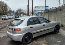 Rückansicht: Daewoo Lanos Facelift hatchback. Foto: 11.2020.