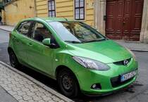 Mazda 2 Mk2 in  Spirited Green , fotografiert in November 2020.