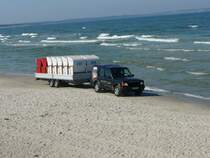 Land Rover bringt Strandk�rbe an den Strand von Binz/R�gen am 23.04.09