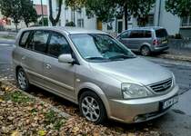 Diesen Kia Carens Mk1 habe ich in November 2020 fotografiert.