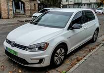 Diesen VW e-Golf (Basis: Golf VII) habe ich in November 2020 fotografiert. Dieses Auto wurde ursprünglich auf den US Markt gebaut.