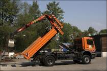 Die Mulde ist leer und der Atego 1828  PALIFT  f�hrt vor.