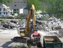 11.05.06,CAT 330B,Herne/Wanne-E.auf dem ex.Gelnde der Zeche Pluto.