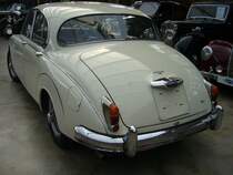 Heckansicht eines Jaguar MK II 3.8 Litre. Classic Remise Düsseldorf am 21.10.2021.