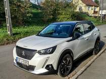 Peugeot 2008, zweite Generation, fotografiert in November 2020.