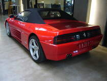 Heckansicht eines Ferrari 348 Spider. Classic Remise Düsseldorf am 21.10.2021.