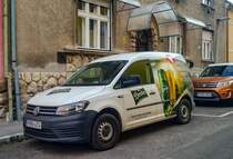 VW Caddy, Firmenwagen der ungarischen Brauererei  Dreher . Aufnahme: 02.2021.