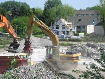 11.05.06,CAT 330B,Herne/Wanne-E.auf dem ex.Gelnde der Zeche Pluto.