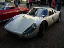 Porsche 904 Carrera GTS in der Straßenversion, gebaut in den Jahren von 1963 bis 1965. Hier wurde einer von 116 gebauten 904 GTS Carrera fotografiert. Es handelt sich um ein Modell in der Straßenversion. Der im Heck eingebaute Vierzylinder-Boxermotor hat einen Hubraum von 1966 cm³ und leistet 156 PS. Saarner Oldtimercup am 03.09.2016.