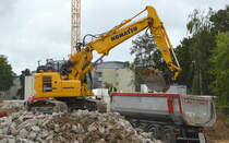 Ein KOMATSU PC 228us LC Kettenbagger im Einsatz, 22.09.21 Dresdner Bahn Baustelle Berlin Marienfelde. 