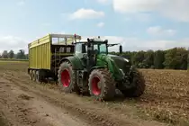 Fendt Vario 939 mit Fliegl Abschiebewagen am 28.10.21 bei der Maisernte in der Wetterau
