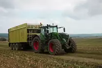 Fendt Vario 939 mit Fliegl Abschiebewagen am 28.10.21 bei der Maisernte in der Wetterau
