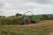 Kai Ruppel Fendt One 724 mit Fortune Abschiebewagen am 28.10.21 bei der Maisernte in der Wetterau