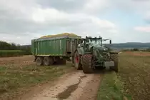 Fendt Vario 927 mit Demmler Abschiebewagen am 28.10.21 bei der Maisernte in der Wetterau