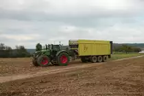 Fendt Vario 939 mit Fliegl Abschiebewagen am 28.10.21 bei der Maisernte in der Wetterau