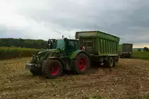 Kai Ruppel Fendt One 724 mit Fortune Abschiebewagen am 31.10.21 bei der Maisernte in der Wetterau