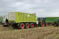 LU Norbert Mäser Claas Axion 860 mit Claas Cargos 9500 am 31.10.21 bei der Maisernte in der Wetterau