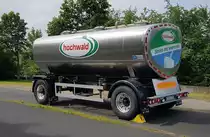 =Milchanhänger mit Werbung für die Molkereigruppe  hochwald , 07-2021