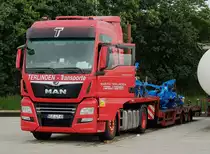 =MAN TGX-Sattelzug der Spedition TERLINDEN transportiert Kreiseleggen von LEMKEN, 07-2021