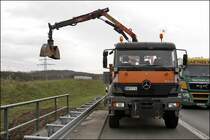 Nachdem das Erdreich abgeladen war konnte diese Aufnahme erstellt werden. Rechts (leider abgschnitten) f�hrt ein MAN TGX 18.440 von GARTNER KG vorr�ber.... 