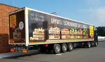 =Scania S 500-Sattelzug von TSL mit einem Auflieger mit Rewe-Werbung, 07-2021