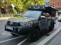 =Toyota Hilux mit aufgesetztem Alu-Cab, 07-2021