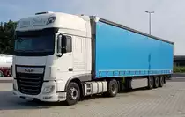 =DAF XF-Sattelzug der Spedition DIETER STENDER steht zur Fahrerpause auf einem Rastplatz an der A7, 07-2021