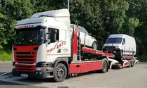 =Volvo R 450, ein spanischer Autotransporter rastet auf dem Autohof Fulda Nord, 07-2021