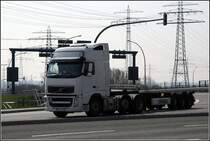Ein FH III: VOLVO FH 480PS Euro5 mit Containertrailer in Hamburg. (10.04.2009)