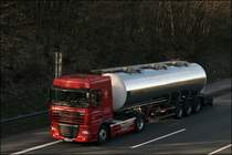 DAF XF105.460SC  SpaceCab  der Alfons Rickert Transporte&Logistik aus Ahaus (Kr.Borken). Das Unternehmen hat sich auf Lebensmittel-Transporte u. Handel von Fl�ssiglebensmittel im Internationalen Verkehr mit 9 eigenen Tankz�gen spezialisert. Wegen dem  d  auf dem Tank auch nach Italien. (17.03.2009)