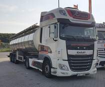 =DAF XF-Tanksattelzug von PAUL-Logistik rastet an der A 7 im Juli 2021