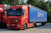 =MB Actros von WIT-POL TRANSPORT steht auf einem Rastplatz an der A 7, 07-2021