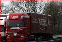 V�GEL SPEZIAL No3: Mal ganz ohne  Extras  ist dieser DAF XF105.460SCC  SuperSpaceCab  bei L�denscheid in Richtung S�den unterwegs. (07.04.2009)