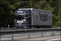 Am 24.04.2009 ist dieser SCANIA TOPLINE 164L \8/ 480(?) in Richtung Sden unterwegs.