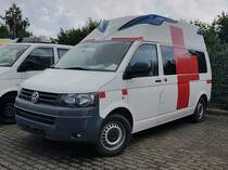 =VW T 5 als ausgemustertes Fahrzeug des DRK steht im Juli 2021 zum Verkauf